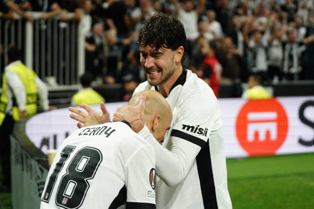 September 17, 2026, Besiktas, Istanbul, Turkey: Dusan Vlahovic (R) of Besiktas celebrates after goal scored by Vaclav Cerny (L) during the UEFA Europa League - League Phase, Matchday 1 - football match between Besiktas and Olympique de Marseille at Besiktas Park in Istanbul, Turkey, on September 17, 2026. Besiktas Turkey - ZUMAu194 20260917_zip_u194_032 Copyright: xTolgaxUluturkx