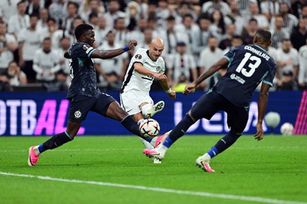 Besiktas v Olympique Marseille - UEFA Europa League ISTANBUL, TURKIYE - SEPTEMBER 17: Vaclav Cerny (C) of Besiktas in action against Derek Cornelius (13) of Olympique Marseille during the UEFA Europa League Week 1 match between Besiktas and Olympique Marseille at Tupras Stadium in Istanbul, Turkiye, on September 17, 2026. Serhat Cagdas Anadolu Istanbul Turkey. Editorial use only. Please get in touch for any other usage.  Copyright: x2026xAnadoluxSerhatxCagdasx