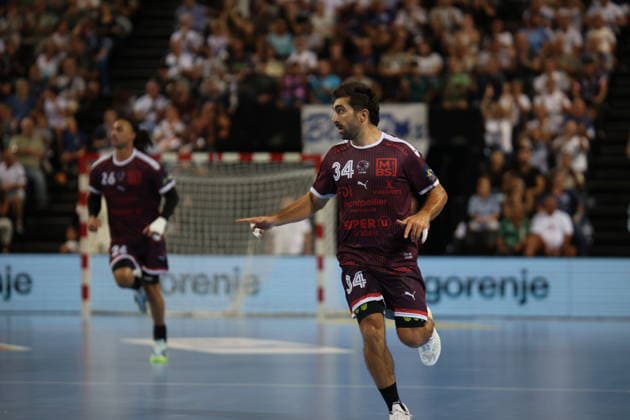 MONTPELLIER BARCELONE Benjamin ELKAIM MAXPPP - montpellier 17 09 2026 David Balaguer, ailier droit du Montpellier Handball (no 34), pendant le match de Ligue des champions face au FC Barcelone a la Sud de France Arena. Champions League montpellier FRANCE  Copyright: xMAXPPPxBenjaminxELKAIMx ELK202609174391 ELK202609174391