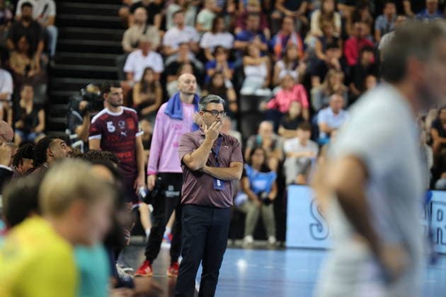 MONTPELLIER BARCELONE Benjamin ELKAIM MAXPPP - montpellier 17 09 2026 Erick Mathe, entraineur du Montpellier Handball, suit le match de Ligue des champions face au FC Barcelone depuis le bord du terrain a la Sud de France Arena. Champions League montpellier FRANCE  Copyright: xMAXPPPxBenjaminxELKAIMx ELK202609174463 ELK202609174463