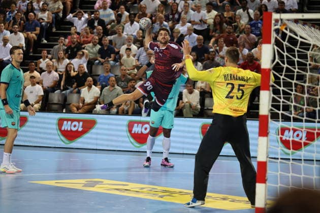 MONTPELLIER BARCELONE Benjamin ELKAIM MAXPPP - montpellier 17 09 2026 Leo Plantin, joueur du Montpellier Handball (no 90), tente un tir face au but du FC Barcelone lors du match de Ligue des champions a la Sud de France Arena. Champions League montpellier FRANCE  Copyright: xMAXPPPxBenjaminxELKAIMx ELK202609174465 ELK202609174465