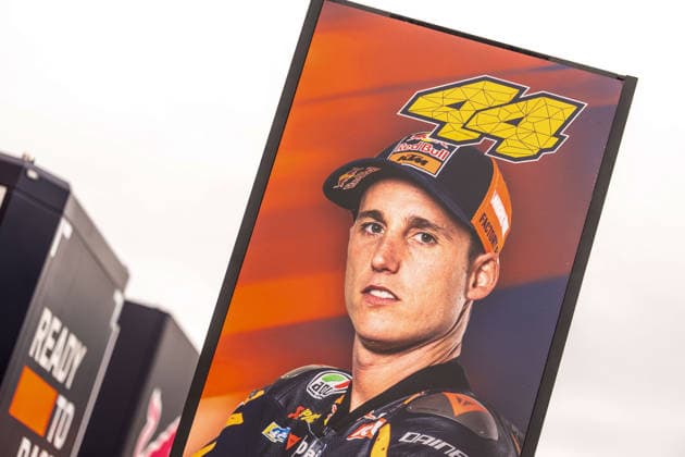 SPIELBERG, AUSTRIA - SEPTEMBER 17: Das Bild zeigt Pol Espargaro aus Spanien vom Red Bull KTM Factory Racing Team mit seiner Startnummer 44. during the MotoGP Großer Preis von Österreich 2026 at RED BULL RING on September 17, 2026 at SPIELBERG, AUSTRIA, SPIELBERG. SPIELBERG, AUSTRIA - SEPTEMBER 17: Image shows Pol Espargaro of Spain from the Red Bull KTM Factory Racing Team with his race numberKevin Bomaduring the MotoGP Grand Prix of Austria 2026 at the Red Bull Ring on September 17, 2026 in Spielberg, Austria. Copyright: xIBEX.agencyx xKlausxPressbergerx