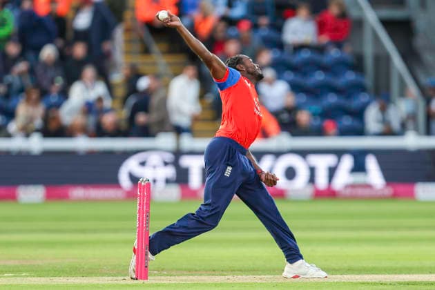 England v Sri Lanka - 2nd Vitality IT20 Jofra Archer of England, wearing number 22, bowls during the second men s international T20 match between England and Sri Lanka at Sophia Gardens in Cardiff, on September 17, 2026. Cardiff South Glamorgan United Kingdom  Copyright: xMIxNewsx originalFilename:fletcher-englandv260917_np7b4.jpg