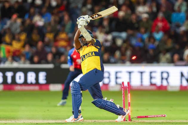 England v Sri Lanka - 2nd Vitality IT20 Dushmantha Chameera, number 5 of Sri Lanka, is bowled by Jofra Archer, number 22 of England (not pictured), during the Second Men s International T20 match between England and Sri Lanka at the Sophia Gardens in Cardiff, on September 17, 2026. Cardiff South Glamorgan United Kingdom  Copyright: xMIxNewsx originalFilename:fletcher-englandv260917_npAHf.jpg