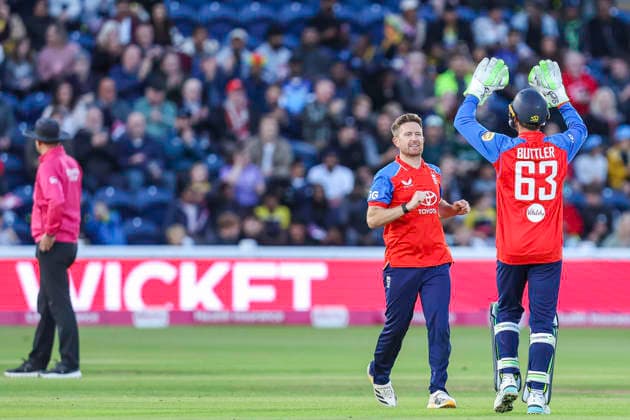 England v Sri Lanka - 2nd Vitality IT20 Liam Dawson of England, wearing number 83, is congratulated after taking a wicket during the second men s international T20 match between England and Sri Lanka at Sophia Gardens in Cardiff, on September 17, 2026. Cardiff South Glamorgan United Kingdom  Copyright: xMIxNewsx originalFilename:fletcher-englandv260917_npOx3.jpg