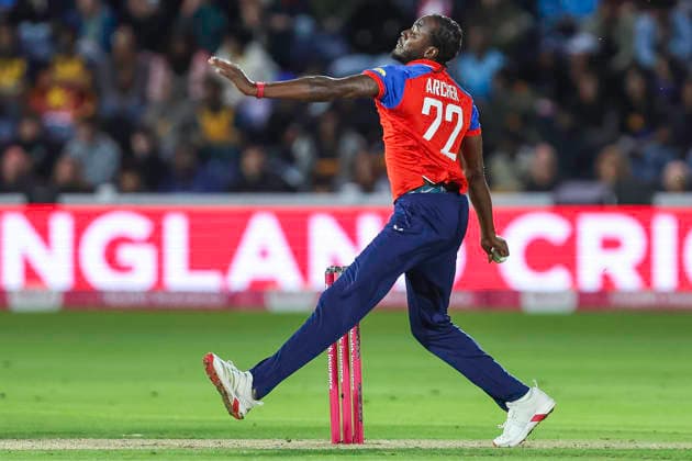 England v Sri Lanka - 2nd Vitality IT20 Jofra Archer of England, wearing number 22, bowls during the Second Men s International T20 match between England and Sri Lanka at Sophia Gardens in Cardiff, on September 17, 2026. Cardiff South Glamorgan United Kingdom  Copyright: xMIxNewsx originalFilename:fletcher-englandv260917_npqHY.jpg