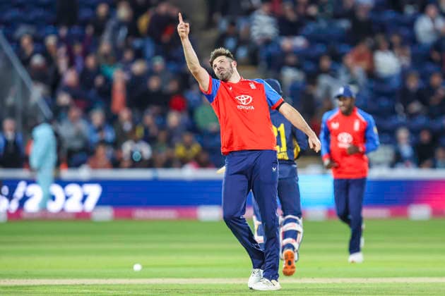 England v Sri Lanka - 2nd Vitality IT20 Jamie Overton of England, wearing number 75, celebrates taking his second wicket during the second men s International T20 match between England and Sri Lanka at the Sophia Gardens in Cardiff, on September 17, 2026. Cardiff South Glamorgan United Kingdom  Copyright: xMIxNewsx originalFilename:fletcher-englandv260917_npTQp.jpg