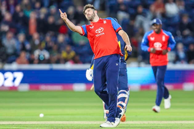 England v Sri Lanka - 2nd Vitality IT20 Jamie Overton of England, wearing number 75, celebrates taking his second wicket during the second men s international T20 match between England and Sri Lanka at Sophia Gardens in Cardiff, on September 17, 2026. Cardiff South Glamorgan United Kingdom  Copyright: xMIxNewsx originalFilename:fletcher-englandv260917_npyzj.jpg