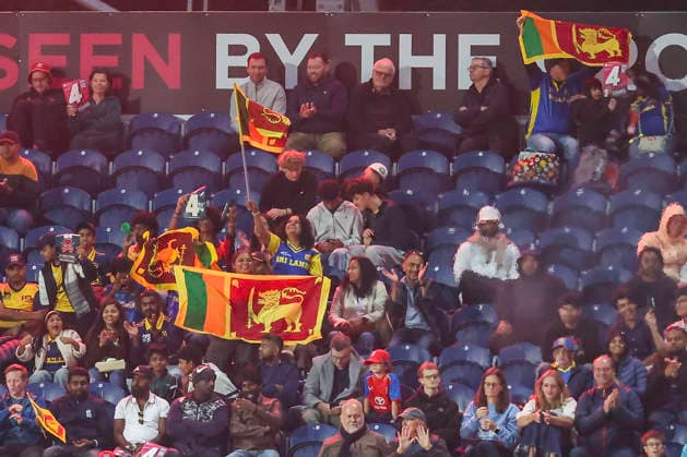 England v Sri Lanka - 2nd Vitality IT20 Supporters of the Sri Lanka national cricket team wave flags during the second men s international T20 match between England and Sri Lanka at Sophia Gardens in Cardiff, on September 17, 2026. Cardiff South Glamorgan United Kingdom  Copyright: xMIxNewsx originalFilename:fletcher-englandv260917_npbkU.jpg