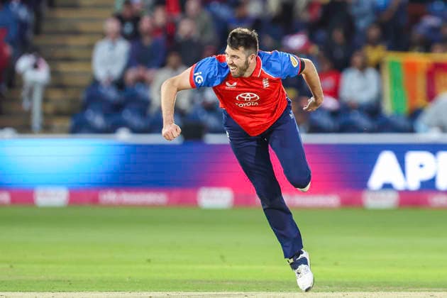 England v Sri Lanka - 2nd Vitality IT20 Jamie Overton of England, wearing 75, bowls during the second men s international T20 match between England and Sri Lanka at Sophia Gardens in Cardiff, on September 17, 2026. Cardiff South Glamorgan United Kingdom  Copyright: xMIxNewsx originalFilename:fletcher-englandv260917_npHjm.jpg