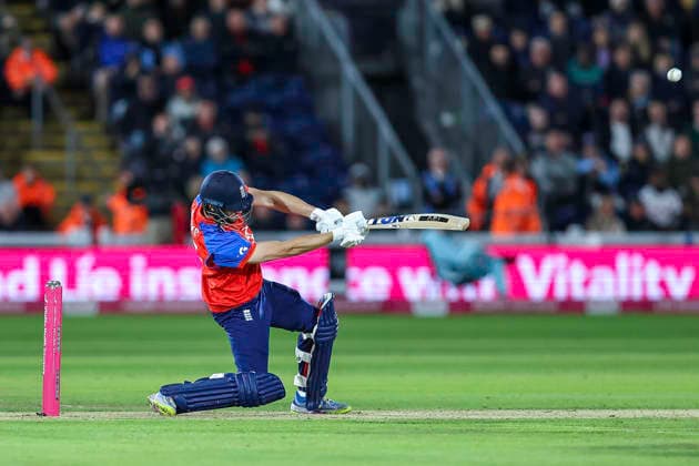 England v Sri Lanka - 2nd Vitality IT20 85, Will Jacks of England hammers the ball towards the boundary during the Second Men s International T20 match between England and Sri Lanka at the Sophia Gardens in Cardiff, on September 17, 2026. Cardiff South Glamorgan United Kingdom  Copyright: xMIxNewsx originalFilename:fletcher-englandv260917_npddx.jpg