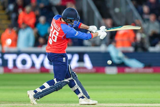 England v Sri Lanka - 2nd Vitality IT20 Aneurin Donald of England bats during the Second Men s International T20 match between England and Sri Lanka at Sophia Gardens, Cardiff, on September 17, 2026. Cardiff South Glamorgan United Kingdom  Copyright: xMIxNewsx originalFilename:fletcher-englandv260917_npeb2.jpg