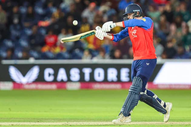 England v Sri Lanka - 2nd Vitality IT20 Aneurin Donald of England, wearing number 36, lofts the ball high during the second men s international T20 match between England and Sri Lanka at Sophia Gardens in Cardiff on September 17, 2026. Cardiff South Glamorgan United Kingdom  Copyright: xMIxNewsx originalFilename:fletcher-englandv260917_npFRE.jpg