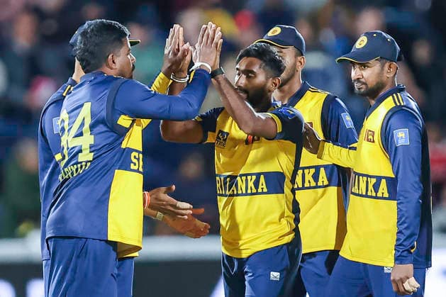 England v Sri Lanka - 2nd Vitality IT20 Sri Lanka cricket team players celebrate taking a wicket during the second men s International T20 match between England and Sri Lanka at Sophia Gardens in Cardiff, on September 17, 2026. Cardiff South Glamorgan United Kingdom  Copyright: xMIxNewsx originalFilename:fletcher-englandv260917_npGvI.jpg