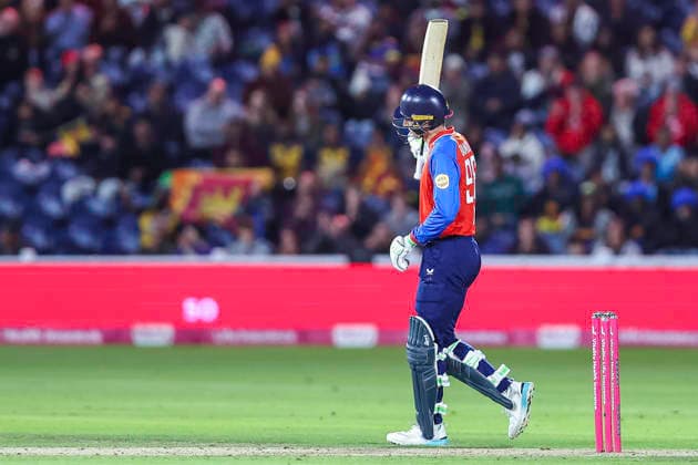 England v Sri Lanka - 2nd Vitality IT20 Tom Banton of England, wearing number 98, celebrates scoring a half century during the second men s international T20 match between England and Sri Lanka at Sophia Gardens in Cardiff, on September 17, 2026. Cardiff South Glamorgan United Kingdom  Copyright: xMIxNewsx originalFilename:fletcher-englandv260917_npsD3.jpg