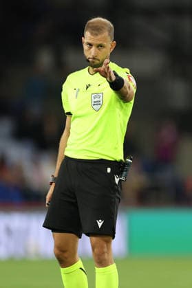 Crystal Palace FC v KKS Lech Poznan - UEFA Europa League 2026 27 League Phase MD1 Referee Michal Ocenas gestures during the UEFA Europa League match between Crystal Palace and Lech Poznan at Selhurst Park in London, on September 17, 2026. London Greater London United Kingdom  Copyright: xMIxNewsx originalFilename:fletcher-crystalp260917_npBP6