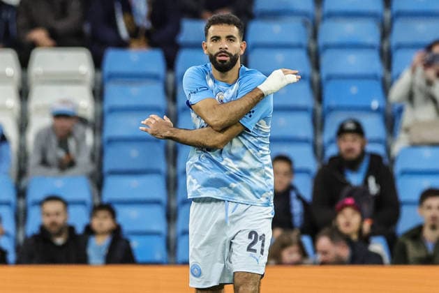 Manchester City v Norwich City - Carabao Cup Third Round Rayan Ait-Nouri of Manchester City warms up before the Carabao Cup round 3 match against Norwich City at Etihad Stadium in Manchester, United Kingdom, on September 17, 2026. Manchester Greater Manchester United, ManU Kingdom  Copyright: xNewsxImagesx originalFilename:cosgrove-carabaoc260917_np6KL