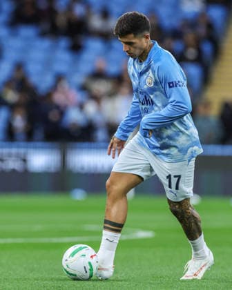 Manchester City v Norwich City - Carabao Cup Third Round Enzo Fernandez of Manchester City warms up before the Carabao Cup round 3 match against Norwich City at Etihad Stadium in Manchester, United Kingdom, on September 17, 2026. Manchester Greater Manchester United, ManU Kingdom  Copyright: xNewsxImagesx originalFilename:cosgrove-carabaoc260917_np6Lo