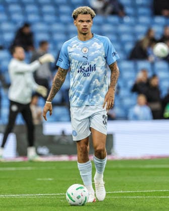 Manchester City v Norwich City - Carabao Cup Third Round Nico O Reilly of Manchester City warms up before the Carabao Cup round 3 match against Norwich City at Etihad Stadium in Manchester, United Kingdom, on September 17, 2026. Manchester Greater Manchester United, ManU Kingdom  Copyright: xNewsxImagesx originalFilename:cosgrove-carabaoc260917_npXL2