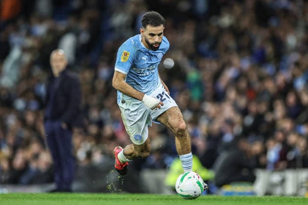 Manchester City v Norwich City - Carabao Cup Third Round Rayan Ait-Nouri of Manchester City carries the ball during the Carabao Cup round 3 match between Manchester City and Norwich City at Etihad Stadium in Manchester, United Kingdom, on September 17, 2026. Manchester Greater Manchester United, ManU Kingdom  Copyright: xNewsxImagesx originalFilename:cosgrove-carabaoc260917_np5YE