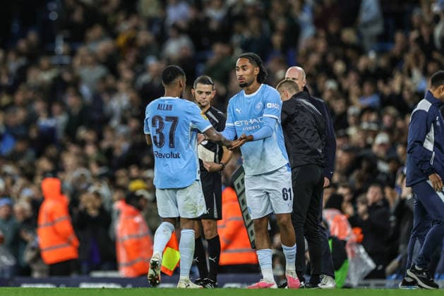 Manchester City v Norwich City - Carabao Cup Third Round Allan of Manchester City is substituted off for Kaden Braithwaite of Manchester City during the Carabao Cup round 3 match between Manchester City and Norwich City at Etihad Stadium in Manchester, United Kingdom, on September 17, 2026. Manchester Greater Manchester United, ManU Kingdom  Copyright: xNewsxImagesx originalFilename:cosgrove-carabaoc260917_npqcs.jpg