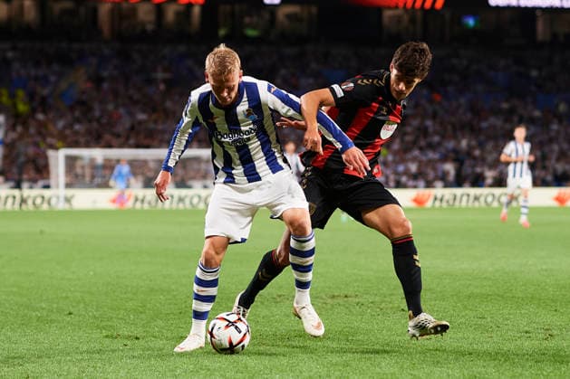Real Sociedad de Futbol v AFC Bournemouth - UEFA Europa League 2026 27 League Phase MD1 Orri Oskarsson of Real Sociedad duels for the ball with Antonio Silva of AFC Bournemouth during the UEFA Europa League 2026 27 Phase MD1 match between Real Sociedad and AFC Bournemouth at Estadio Anoeta in San Sebastian, Spain, on September 17, 2026. San Sebastian Spain  Copyright: xCesarxOrtizxGonzalezx originalFilename:ortizgonzalez-realsoci260917_npFBO.jpg