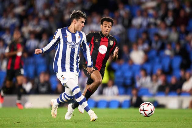 Real Sociedad de Futbol v AFC Bournemouth - UEFA Europa League 2026 27 League Phase MD1 Ander Barrenetxea of Real Sociedad with the ball during the UEFA Europa League 2026 27 Phase MD1 match between Real Sociedad and AFC Bournemouth at Estadio Anoeta in San Sebastian, Spain, on September 17, 2026. San Sebastian Spain  Copyright: xCesarxOrtizxGonzalezx originalFilename:ortizgonzalez-realsoci260917_npV1h.jpg