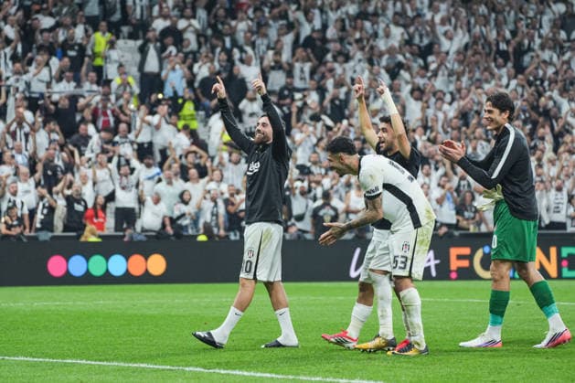 Besiktas v Olympique Marseille - UEFA Europa League ISTANBUL, TURKIYE - SEPTEMBER 18: Players of Besiktas celebrate victory at the end of the UEFA Europa League Week 1 match between Besiktas and Olympique Marseille at Tupras Stadium in Istanbul, Turkiye, on September 18, 2026. Cemal Yurttas Anadolu Istanbul Turkey. Editorial use only. Please get in touch for any other usage.  Copyright: x2026xAnadoluxCemalxYurttasx