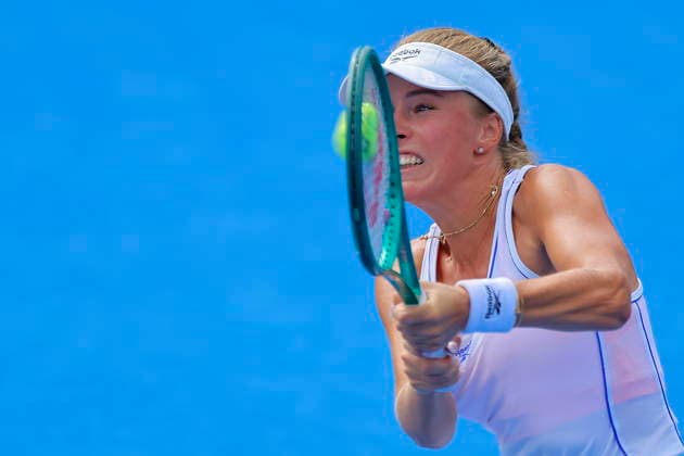 Guadalajara Open tennis tournament Magdalena Frech of Poland returns a shot against Iva Jovic of the United States during a quarterfinal match at the Guadalajara WTA, Tennis Damen 500 in Guadalajara, Mexico, 17 September 2026. GUADALAJARA Mexico  Copyright: xFRANCISCOxGUASCOx