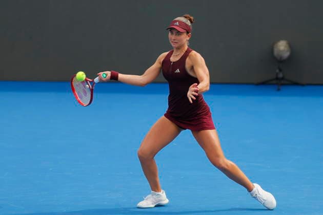 Guadalajara Open tennis tournament Iva Jovic of the United States returns a shot against Magdalena Frech of Poland during a quarterfinal match at the Guadalajara WTA, Tennis Damen 500 in Guadalajara, Mexico, 17 September 2026. GUADALAJARA Mexico  Copyright: xFRANCISCOxGUASCOx