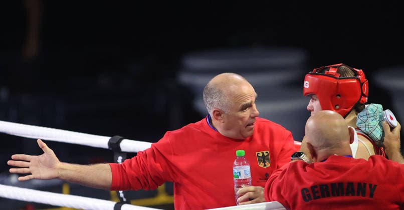 17.09.2026 Sofia(Bulgaria) European Boxing Senior Elite Championships women s -65 kg Preliminaries Round of 32 Humberto Horta Dominguez(L) Deutschland Cheftrainer, JULE WOCHE(R) Germany :