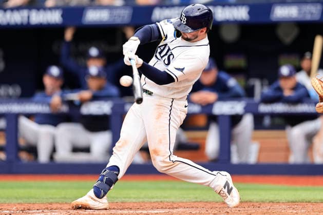 September 17, 2026, St. Petersburg, Florida, USA: Tampa Bay Rays catcher Liam Hicks (34) singles up the middle and scores shortstop Taylor Walls (6) and second baseman Richie Palacios (1) during an MLB, Baseball Herren, USA game against the Athletics on September 17, 2026 at Tropicana Field. The Rays beat the Athletics 10-1 and swept the series. MLB 2026: Tampa Bay Rays 10 : 1 Athletics  - ZUMAh180 20260917_zsp_h180_103 Copyright: xKimxHukarix