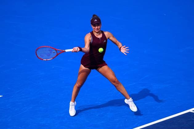 September 17, 2026: TO-45153- GUADALAJARA 2026. .La estadounidense Iva Jovic dio un paso m& xe1;s en la defensa de su t& xed;tulo en el Guadalajara Open 2026, luego de imponerse a la turca Zeynep S& xf6;nmez por 7-6(5) y 6-4, en los octavos de final del torneo disputado sobre la cancha dura del Centro Panamericano de Tenis. Jovic, segunda sembrada y campeona de la edici& xf3;n anterior, tuvo que emplearse a fondo ante una combativa S& xf6;nmez, pero respondi& xf3; en los momentos decisivos para quedarse con la victoria en un encuentro de dos horas y ocho minutos. Con este resultado, la estadounidense asegur& xf3; su lugar en los cuartos de final y mantiene firme su intenci& xf3;n de repetir el campeonato en Guadalajara..Guadalajara, Jalisco. Clasos.com.mx - ZUMAcs4_ 20260917_faa_cs4_005 Copyright: xDiegoxMorenox