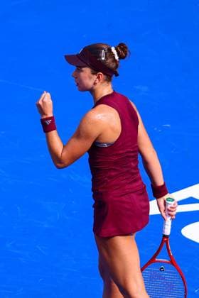 September 17, 2026: TO-45153- GUADALAJARA 2026. .La estadounidense Iva Jovic dio un paso m& xe1;s en la defensa de su t& xed;tulo en el Guadalajara Open 2026, luego de imponerse a la turca Zeynep S& xf6;nmez por 7-6(5) y 6-4, en los octavos de final del torneo disputado sobre la cancha dura del Centro Panamericano de Tenis. Jovic, segunda sembrada y campeona de la edici& xf3;n anterior, tuvo que emplearse a fondo ante una combativa S& xf6;nmez, pero respondi& xf3; en los momentos decisivos para quedarse con la victoria en un encuentro de dos horas y ocho minutos. Con este resultado, la estadounidense asegur& xf3; su lugar en los cuartos de final y mantiene firme su intenci& xf3;n de repetir el campeonato en Guadalajara..Guadalajara, Jalisco. Clasos.com.mx - ZUMAcs4_ 20260917_faa_cs4_007 Copyright: xDiegoxMorenox