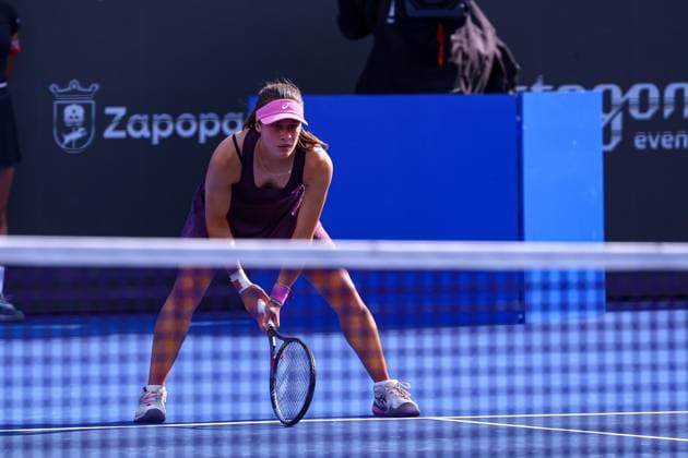 September 17, 2026: TO-45153- GUADALAJARA 2026. .La estadounidense Iva Jovic dio un paso m& xe1;s en la defensa de su t& xed;tulo en el Guadalajara Open 2026, luego de imponerse a la turca Zeynep S& xf6;nmez por 7-6(5) y 6-4, en los octavos de final del torneo disputado sobre la cancha dura del Centro Panamericano de Tenis. Jovic, segunda sembrada y campeona de la edici& xf3;n anterior, tuvo que emplearse a fondo ante una combativa S& xf6;nmez, pero respondi& xf3; en los momentos decisivos para quedarse con la victoria en un encuentro de dos horas y ocho minutos. Con este resultado, la estadounidense asegur& xf3; su lugar en los cuartos de final y mantiene firme su intenci& xf3;n de repetir el campeonato en Guadalajara..Guadalajara, Jalisco. Clasos.com.mx - ZUMAcs4_ 20260917_faa_cs4_009 Copyright: xDiegoxMorenox