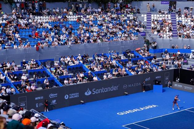 September 17, 2026: TO-45153- GUADALAJARA 2026. .La estadounidense Iva Jovic dio un paso m& xe1;s en la defensa de su t& xed;tulo en el Guadalajara Open 2026, luego de imponerse a la turca Zeynep S& xf6;nmez por 7-6(5) y 6-4, en los octavos de final del torneo disputado sobre la cancha dura del Centro Panamericano de Tenis. Jovic, segunda sembrada y campeona de la edici& xf3;n anterior, tuvo que emplearse a fondo ante una combativa S& xf6;nmez, pero respondi& xf3; en los momentos decisivos para quedarse con la victoria en un encuentro de dos horas y ocho minutos. Con este resultado, la estadounidense asegur& xf3; su lugar en los cuartos de final y mantiene firme su intenci& xf3;n de repetir el campeonato en Guadalajara..Guadalajara, Jalisco. Clasos.com.mx - ZUMAcs4_ 20260917_faa_cs4_011 Copyright: xDiegoxMorenox