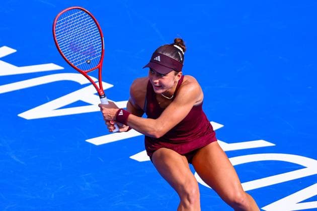 September 17, 2026: TO-45153- GUADALAJARA 2026. .La estadounidense Iva Jovic dio un paso m& xe1;s en la defensa de su t& xed;tulo en el Guadalajara Open 2026, luego de imponerse a la turca Zeynep S& xf6;nmez por 7-6(5) y 6-4, en los octavos de final del torneo disputado sobre la cancha dura del Centro Panamericano de Tenis. Jovic, segunda sembrada y campeona de la edici& xf3;n anterior, tuvo que emplearse a fondo ante una combativa S& xf6;nmez, pero respondi& xf3; en los momentos decisivos para quedarse con la victoria en un encuentro de dos horas y ocho minutos. Con este resultado, la estadounidense asegur& xf3; su lugar en los cuartos de final y mantiene firme su intenci& xf3;n de repetir el campeonato en Guadalajara..Guadalajara, Jalisco. Clasos.com.mx - ZUMAcs4_ 20260917_faa_cs4_028 Copyright: xDiegoxMorenox