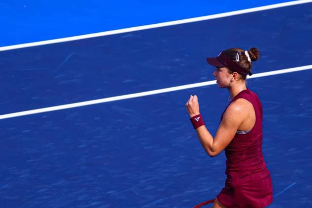 September 17, 2026: TO-45153- GUADALAJARA 2026. .La estadounidense Iva Jovic dio un paso m& xe1;s en la defensa de su t& xed;tulo en el Guadalajara Open 2026, luego de imponerse a la turca Zeynep S& xf6;nmez por 7-6(5) y 6-4, en los octavos de final del torneo disputado sobre la cancha dura del Centro Panamericano de Tenis. Jovic, segunda sembrada y campeona de la edici& xf3;n anterior, tuvo que emplearse a fondo ante una combativa S& xf6;nmez, pero respondi& xf3; en los momentos decisivos para quedarse con la victoria en un encuentro de dos horas y ocho minutos. Con este resultado, la estadounidense asegur& xf3; su lugar en los cuartos de final y mantiene firme su intenci& xf3;n de repetir el campeonato en Guadalajara..Guadalajara, Jalisco. Clasos.com.mx Sports News - September 17, 2026  - ZUMAcs4_ 20260917_faa_cs4_061 Copyright: xDiegoxMorenox