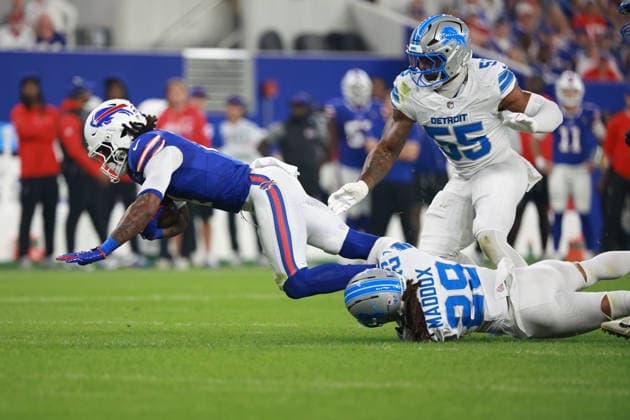 Detroit Lions vs Buffalo Bills ORCHARD PARK, NEW YORK - SEPTEMBER 17: Running back James Cook III 4 of the Buffalo Bills gets tackled by cornerback Avonte Maddox 29 of the Detroit Lions during the first half of an NFL, American Football Herren, USA football game between the Detroit Lions and the Buffalo Billsat Highmark Stadium in Orchard Park, New York, USA, on Thursday, September 17, 2026 Orchard Park New York United States  Copyright: xJorgexLemusx originalFilename:lemus-detroitl260917_npgVS.jpg