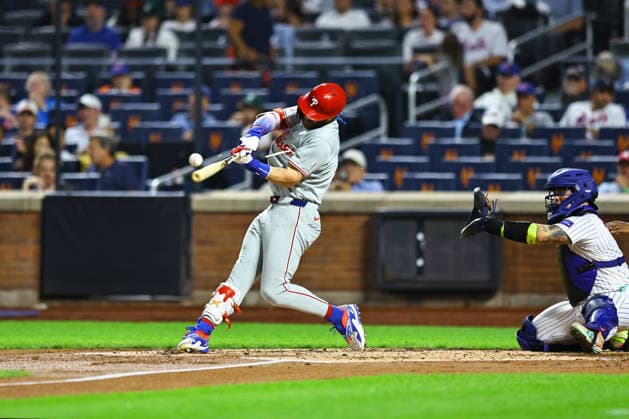 MLB, Baseball Herren, USA Philadelphia Phillies Vs. New York Mets Philadelphia Phillies Bryce Harper 3 singles as he breaks his bat during the fourth inning of a baseball game against the New York Mets at Citi Field in Corona, on September 17, 2026. Flushing N.Y. United States  Copyright: xGordonxDonovanx originalFilename:donovan-mlbphila260917_nph3e.jpg