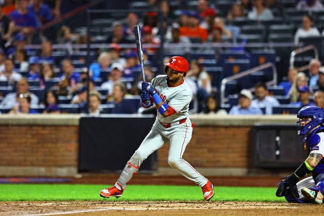 MLB, Baseball Herren, USA Philadelphia Phillies Vs. New York Mets Luis Arraez 4 of the Philadelphia Phillies hits a sacrifice fly during the seventh inning of a baseball game against the New York Mets at Citi Field in Corona, on September 17, 2026. Flushing N.Y. United States  Copyright: xGordonxDonovanx originalFilename:donovan-mlbphila260917_npk62.jpg