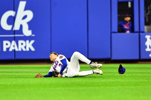 MLB, Baseball Herren, USA Philadelphia Phillies Vs. New York Mets New York Mets right fielder Carson Benge 3 attempts to make a catch during the seventh inning of a baseball game against the Philadelphia Phillies at Citi Field in Corona, on September 17, 2026. Flushing N.Y. United States  Copyright: xGordonxDonovanx originalFilename:donovan-mlbphila260917_npT0P.jpg