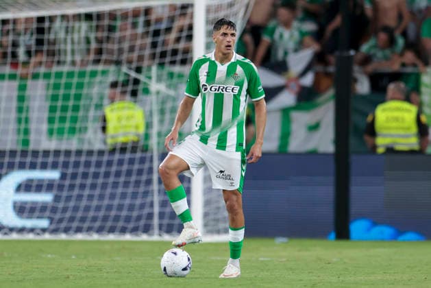 Real Betis Balompie v Getafe CF - LaLiga EA Sports 2026 27 Facundo Bernal of Real Betis controls the ball during the La Liga EA Sports match between Real Betis and Getafe CF at La Cartuja Stadium in Seville, Spain, on September 17, 2026. Seville Spain  Copyright: xJosexLuisxContrerasx originalFilename:joseluiscontreras-realbeti260917_npHzc.jpg