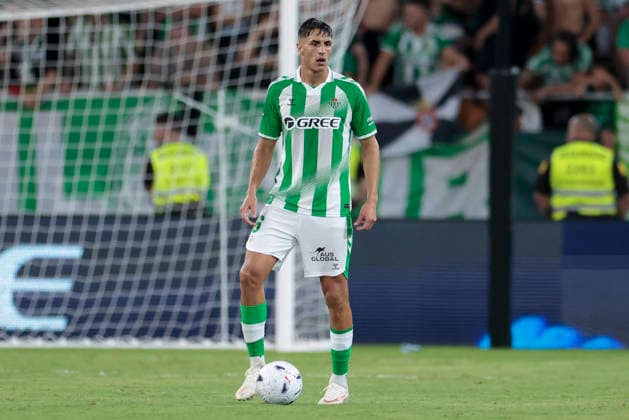 Real Betis Balompie v Getafe CF - LaLiga EA Sports 2026 27 Facundo Bernal of Real Betis controls the ball during the La Liga EA Sports match between Real Betis and Getafe CF at La Cartuja Stadium in Seville, Spain, on September 17, 2026. Seville Spain  Copyright: xJosexLuisxContrerasx originalFilename:joseluiscontreras-realbeti260917_npjqi.jpg
