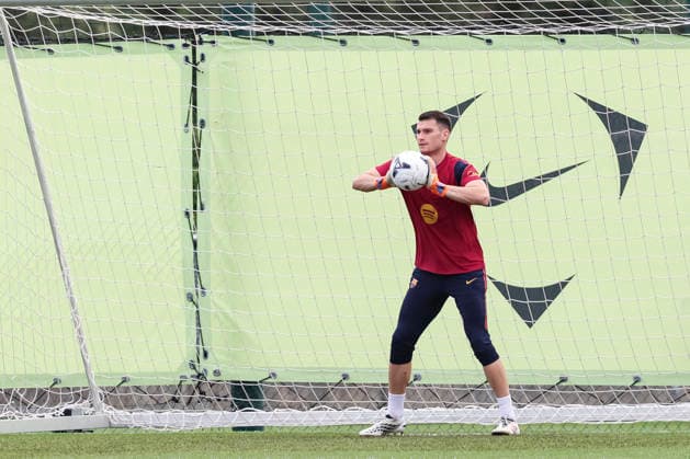 September 18, 2026, Sant Joan Despi, Barcelona, Spain: Dominik Livakovic during the training day of FC Barcelona, Barca ahead the Spanish League, Laliga EA Sports, football match against Sevilla FC at Ciudad Esportiva Joan Gamper on September 18, 2026 in Sant Joan Despi, Barcelona, Spain. FC Barcelona Training And press conference, PK, Pressekonferenz - LaLiga EA Sports - ZUMAa181 20260918_zaa_a181_014 Copyright: xJavierxBorregox