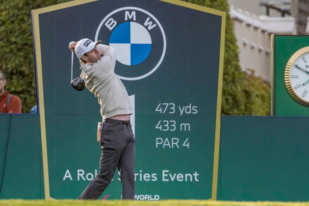 Golf - DP World Tour (European Tour) ˜Rolex Series™ - 2026 BMW PGA, Golf Herren Championship - Second Round - West Course, Wentworth Club - Friday 18th September 2026 Ewen Ferguson (Scotland) tees off from the first hole COLORSPORT DANIEL BEARHAM  cspDB_BMWPGA_R2_180926_
