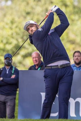 Golf - DP World Tour (European Tour) ˜Rolex Series™ - 2026 BMW PGA, Golf Herren Championship - Second Round - West Course, Wentworth Club - Friday 18th September 2026 Jon Rahm (ESP) with his second attempt from the 17th hole as he misses making the cut COLORSPORT DANIEL BEARHAM  cspDB_BMWPGA_R2_180926_