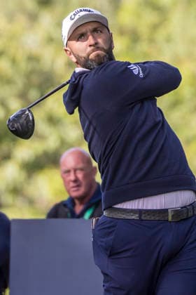 Golf - DP World Tour (European Tour) ˜Rolex Series™ - 2026 BMW PGA, Golf Herren Championship - Second Round - West Course, Wentworth Club - Friday 18th September 2026 Jon Rahm (ESP) with his second attempt from the 17th hole as he misses making the cut COLORSPORT DANIEL BEARHAM  cspDB_BMWPGA_R2_180926_