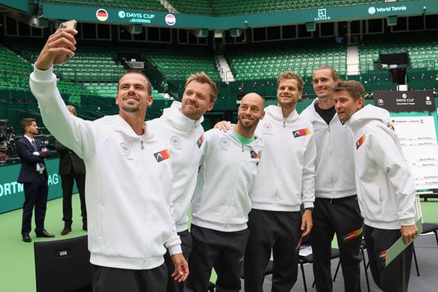 Davis Cup Draw Ceremony: Germany vs. Croatia, Team Germany, Heristo Arena, Halle Westf, Germany (L to R): Daniel Altmaier, Kevin Krawietz, Tim Puetz, Yannick Hanfmann, Alexander Zverev, Captain Michael Kohlmann Copyright: xJuergenxHasenkopfx