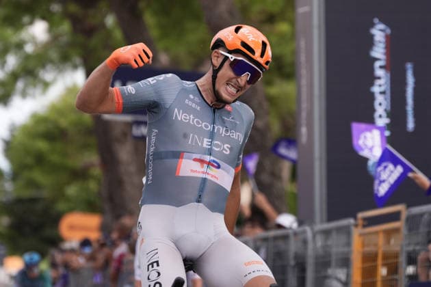 France s Kevin Vauquelin of Netcompany Ineos winner of the stage during the Giro d™Abruzzo, stage 4 from Silvi to Controguerra (182 km) - Abruzzo, Italy - Friday, September 18, 2026. - cycling.  Copyright: xMassimoxPaolone LaPressex